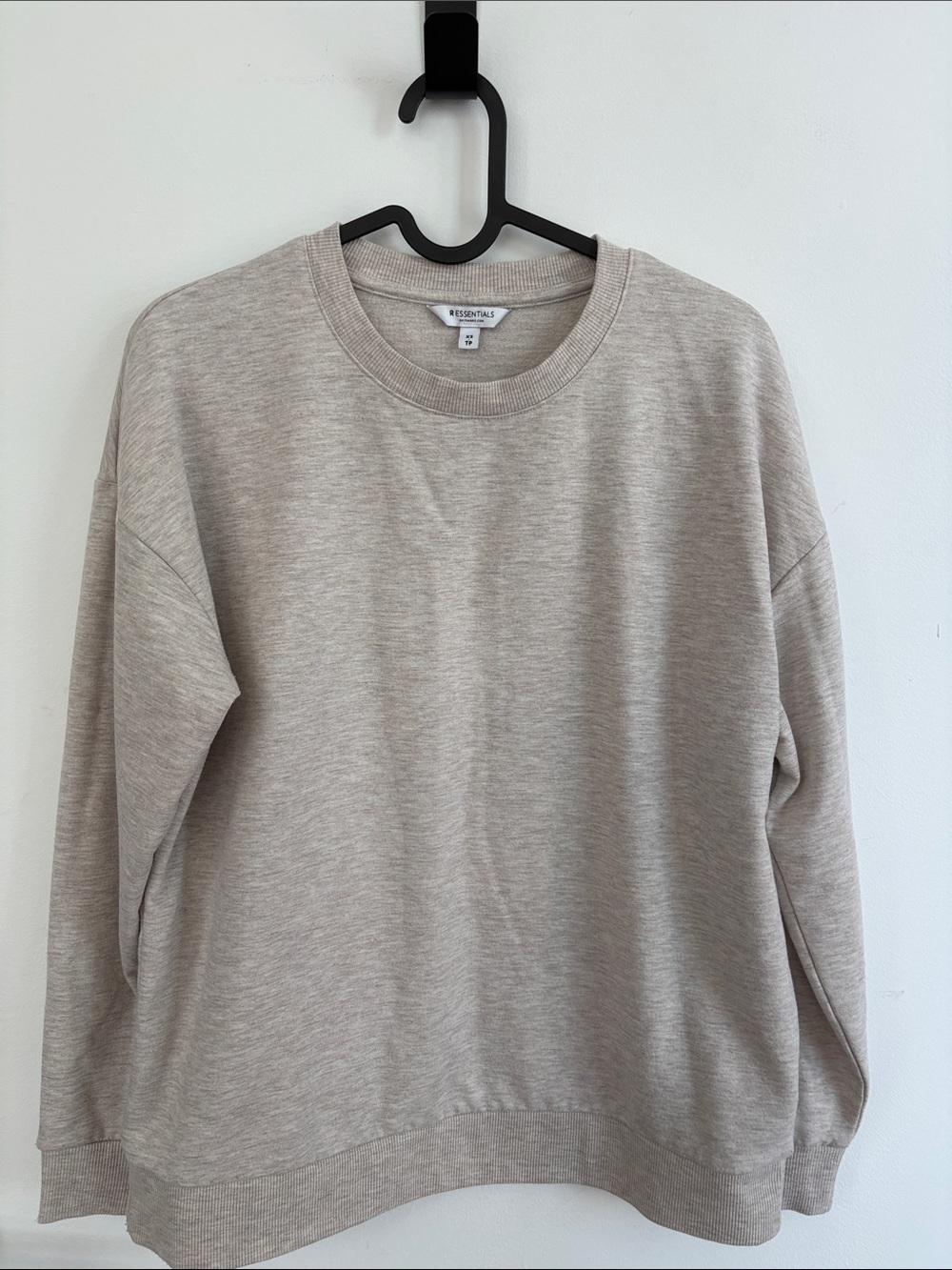 Reitmanโs Womenโs Crewneck Sweatshirt in Light Taupe